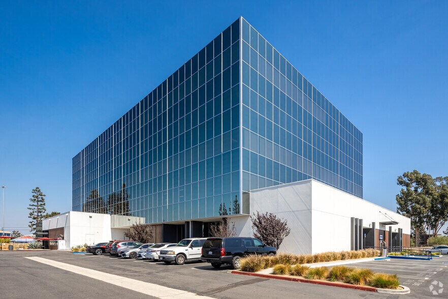 More Photos Of 2390 E Orangewood Ave, Anaheim Office For Lease