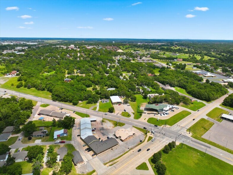 More Photos Of 1131 Cradduck Rd, Ada Bar For Sale