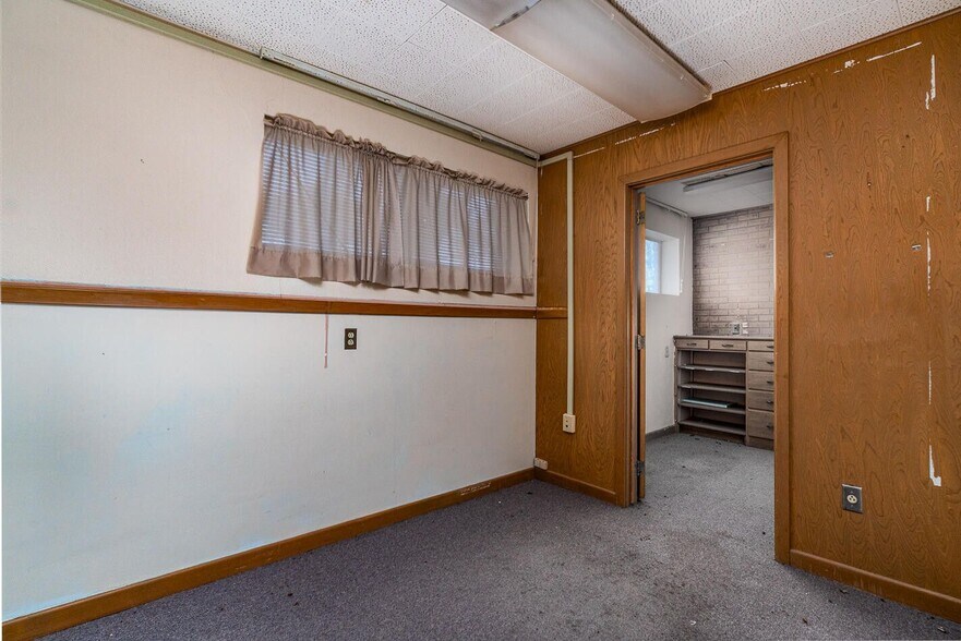 More Photos Of 200 N Austin Ave, Tulia Office For Sale