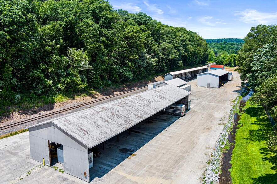 More Photos Of 8106 Intersection Rd, Glen Rock Warehouse For Lease
