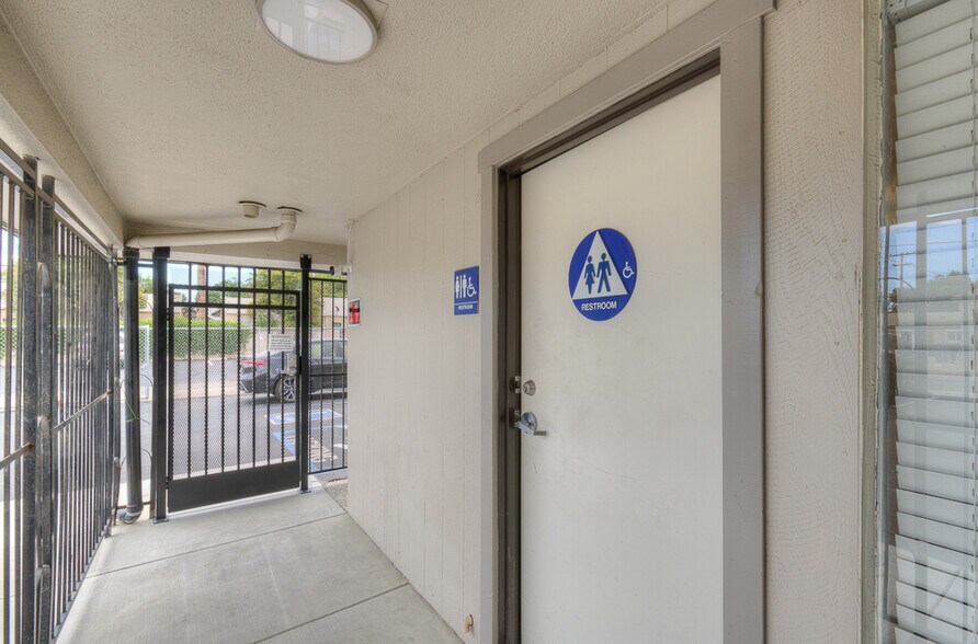 More Photos Of 190 N Van Ness Ave, Fresno Medical For Sale