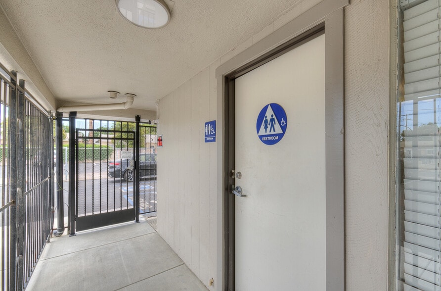 More Photos Of 190 N Van Ness Ave, Fresno Medical For Sale