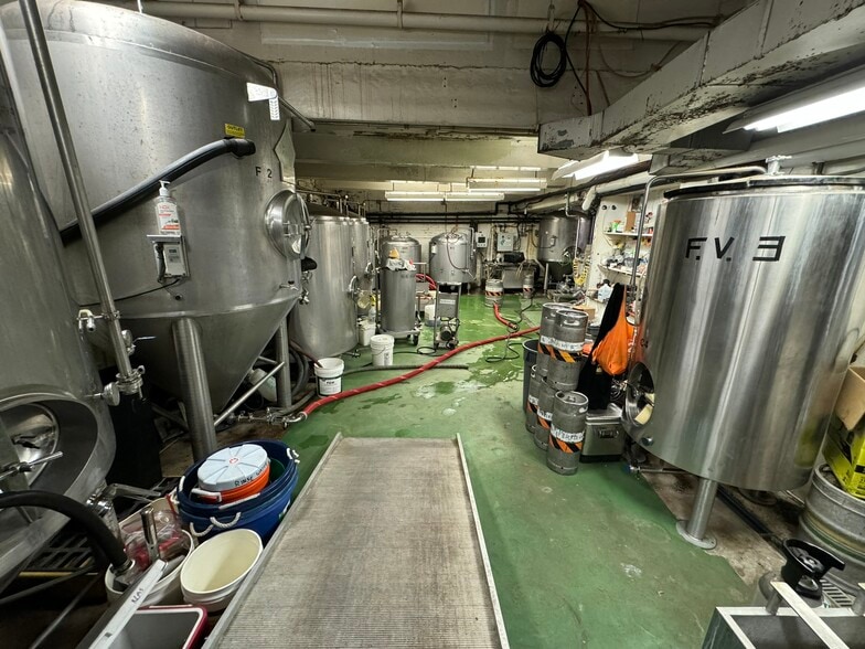 More Photos Of 1106 N Charles St, Baltimore Office For Sale