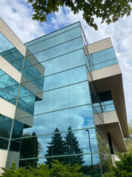 More Photos Of 941 Hillwind Rd NE, Minneapolis Medical For Lease