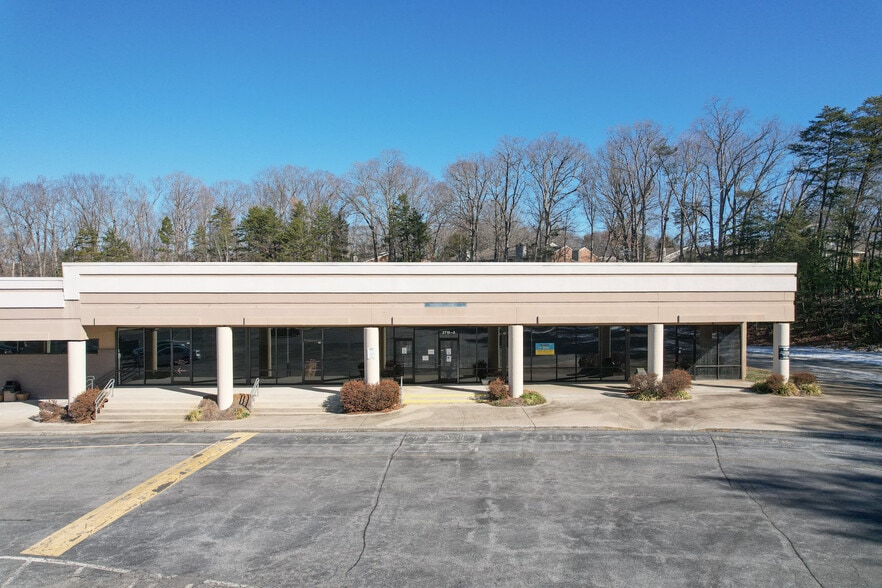 More Photos Of 3716-3728 Battleground Ave, Greensboro Unknown For Lease