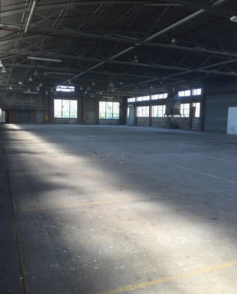 More Photos Of 5 Canal Rd, Pelham Warehouse For Lease