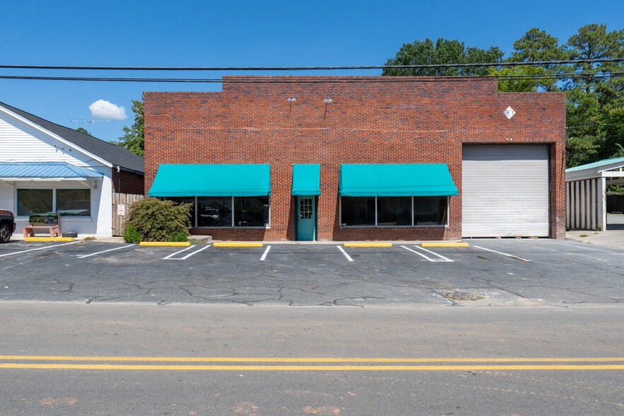 Primary Photo Of 127 Thompson St, Pittsboro Auto Repair For Lease