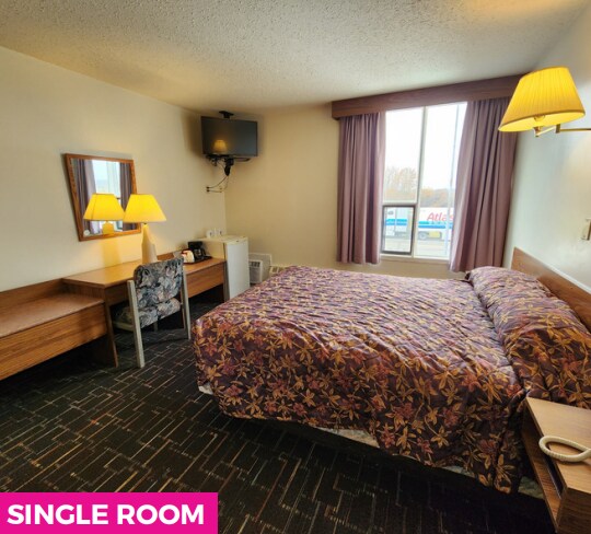 More Photos Of 71 Superior St, Devon Hospitality For Sale