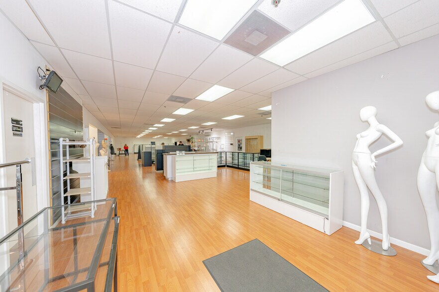 More Photos Of 4000 N 28th Ter, Hollywood Warehouse For Lease