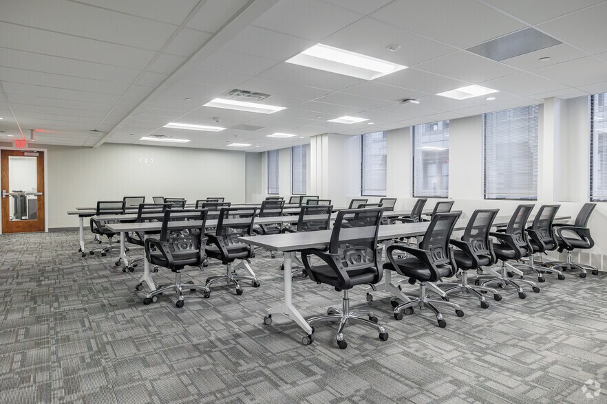 More Photos Of 201 N Charles St, Baltimore Office For Lease