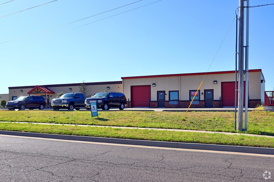 More Photos Of 3560-3564 Macdonnell Dr, Norman Light Distribution For Sale