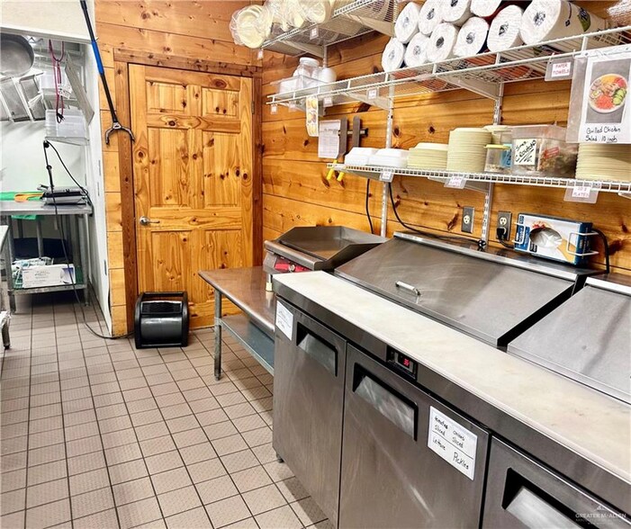 More Photos Of 214 E Chimney Rd, Mission Restaurant For Sale