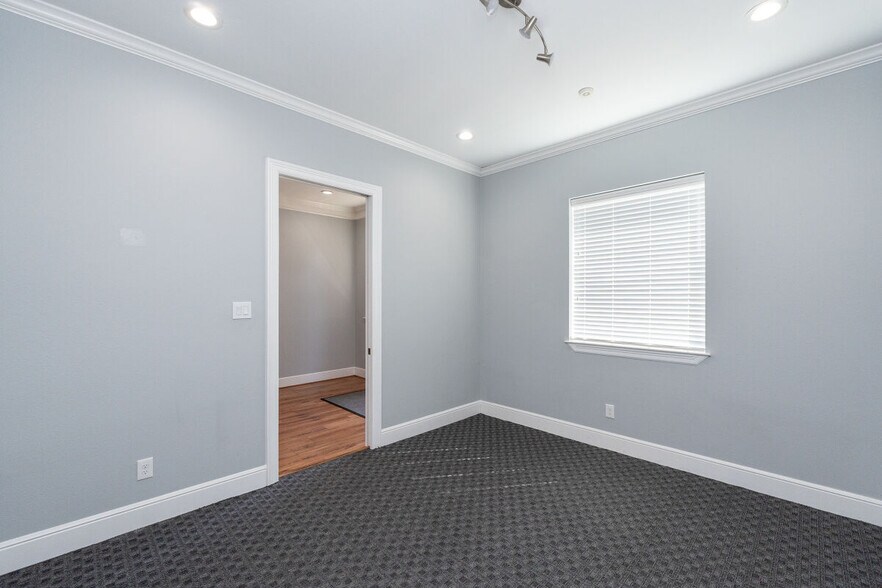 More Photos Of 18510 Green Land Way, Houston Medical For Lease