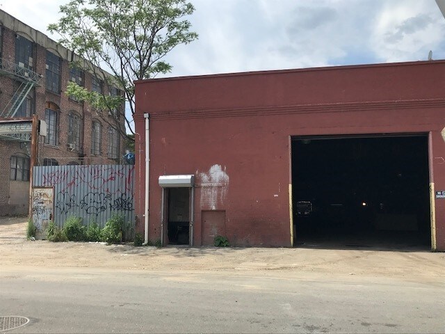 More Photos Of 592-608 Smith St, Brooklyn Warehouse For Lease