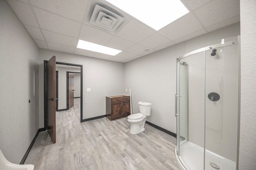 More Photos Of 16571 W Basin S, Odessa Warehouse For Sale