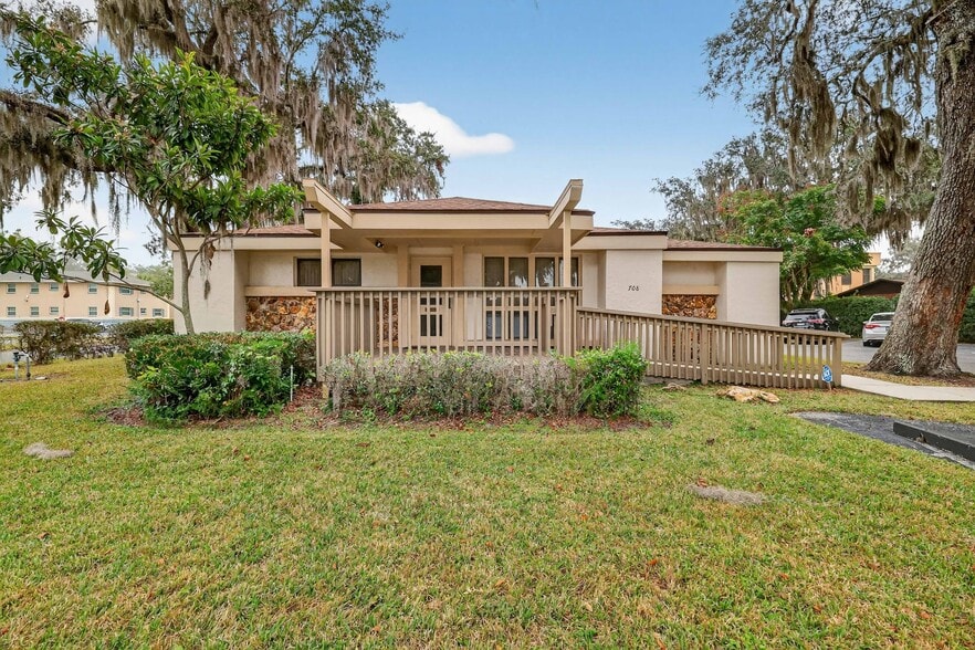 Primary Photo Of 708 Lee St, Leesburg Office For Lease