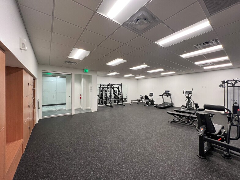 More Photos Of 19122 N US Highway 281, San Antonio Office For Lease