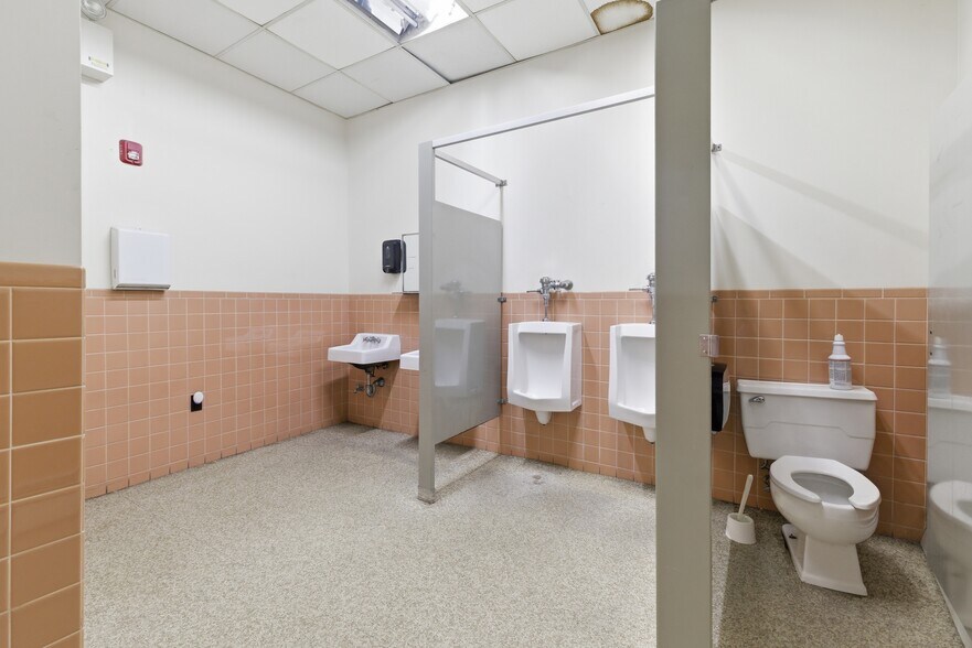 More Photos Of 32 Belmont St, Brockton Office For Lease
