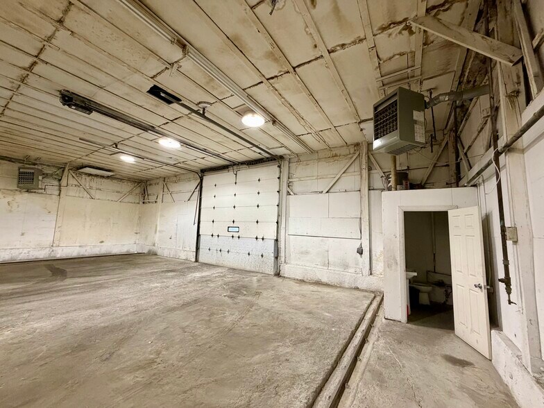 More Photos Of 845 E Jackson St, Belvidere Warehouse For Lease