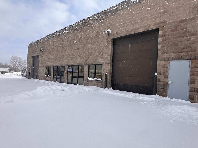More Photos Of 3408 Busch Dr SW, Grandville Manufacturing For Sale