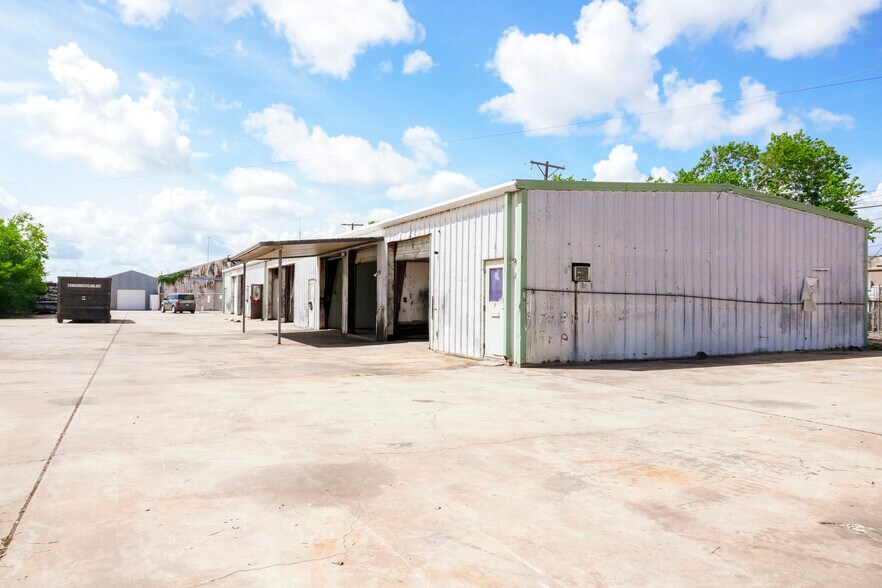 More Photos Of 838 S Padre Island Dr, Corpus Christi Showroom For Sale