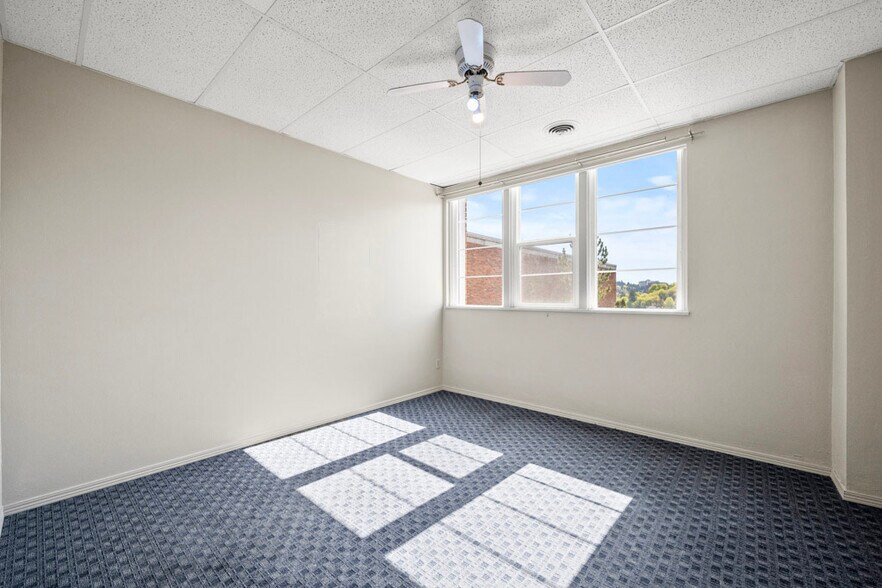 More Photos Of 115 NW State St, Pullman Loft Creative Space For Sale