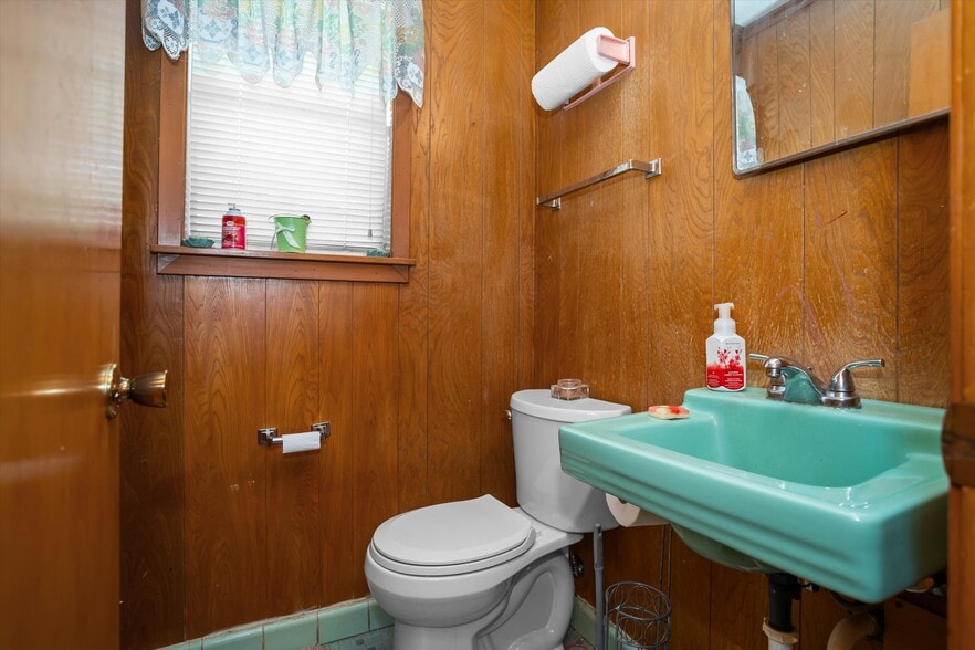 More Photos Of 205 E Denman Ave, Lufkin Flex For Sale