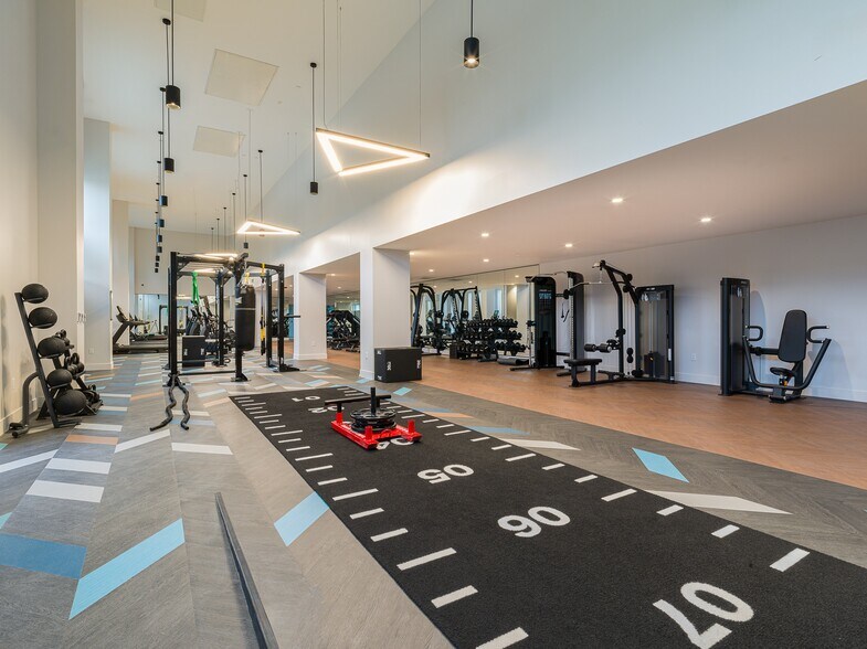 More Photos Of 2528 S Grand Ave, Los Angeles Apartments For Lease