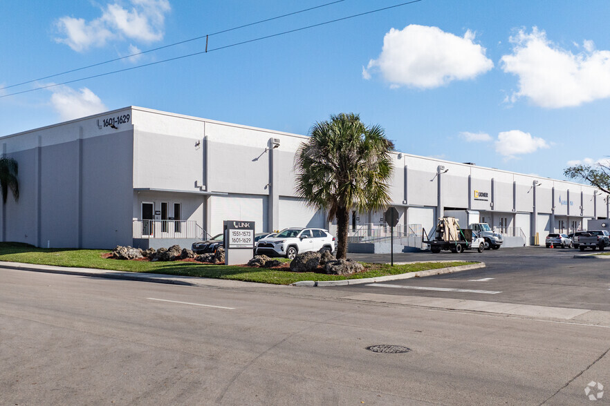 Primary Photo Of 1601-1629 NW 82nd Ave, Doral Warehouse For Lease