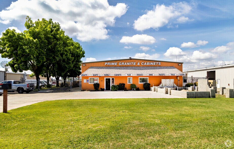 More Photos Of 250 Commerce Ave, Atwater Warehouse For Lease