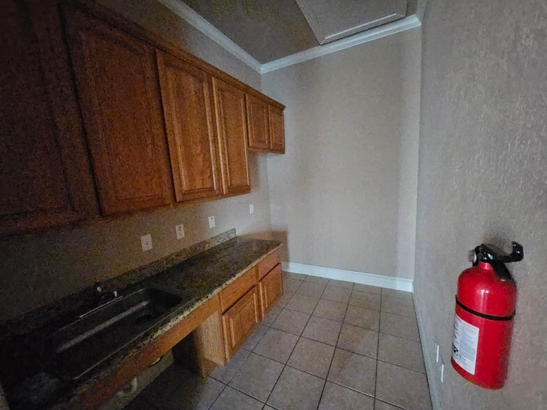 More Photos Of 1804 Snake River Rd, Katy Medical For Sale