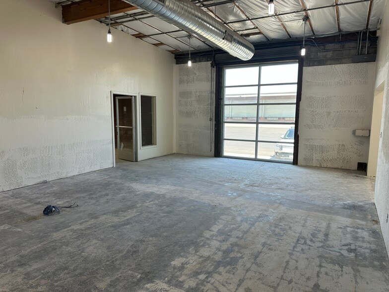 More Photos Of 206 Meyers St, Chico Showroom For Lease