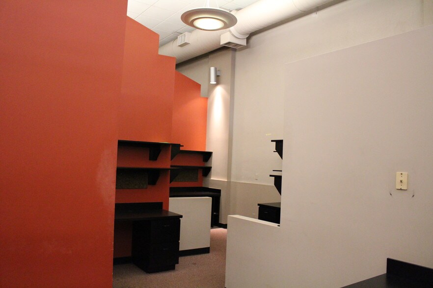 More Photos Of 556 Central Ave, Saint Petersburg General Retail For Lease