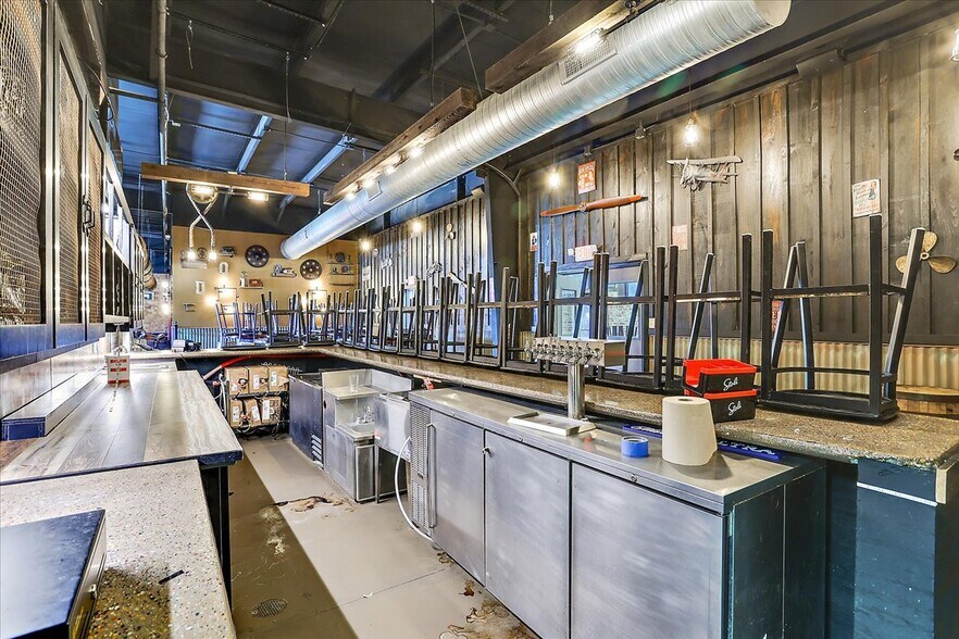 More Photos Of 15 Jackson Cir, Florence Restaurant For Sale