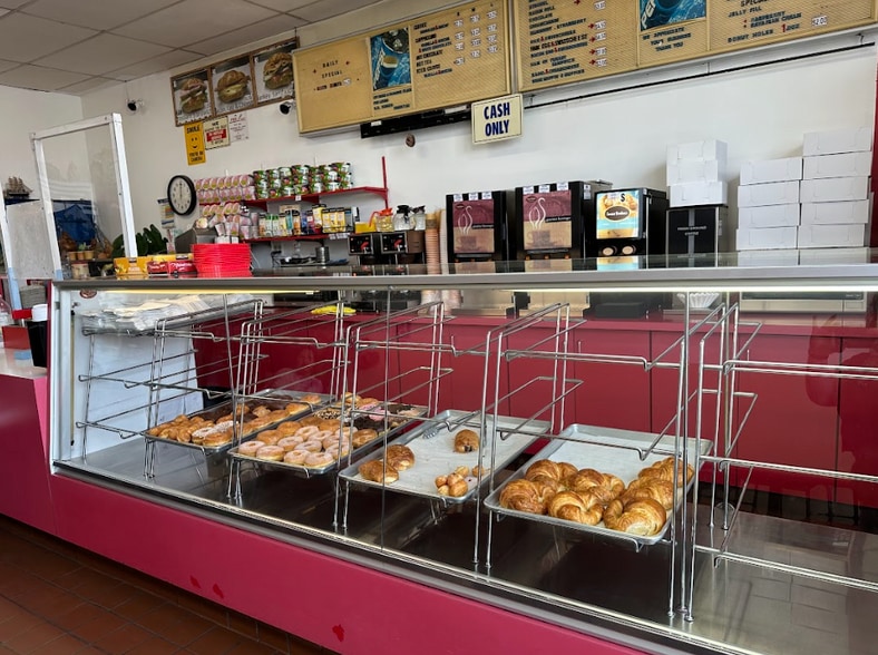 More Photos Of 13100-13118 Sherman Way, North Hollywood Freestanding For Lease