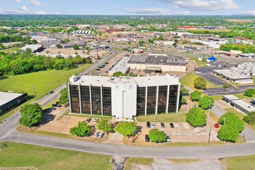 More Photos Of 1800 Teague Dr, Sherman Office For Sale