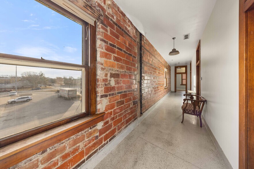 More Photos Of 101 E Jefferson St, Winterset Office For Sale