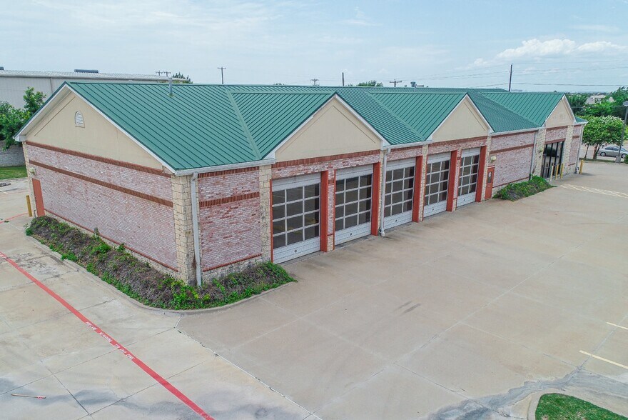 More Photos Of 1661 S Main St, Keller Freestanding For Sale