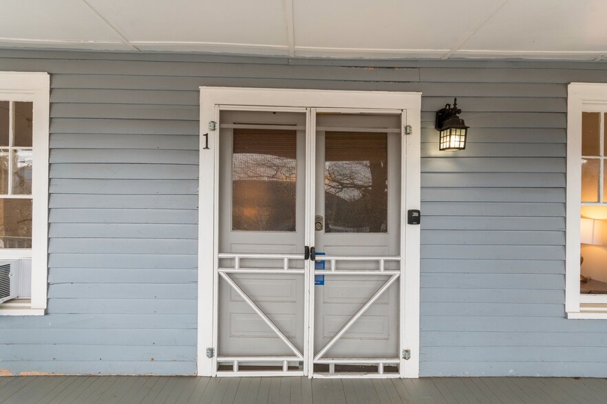 More Photos Of 33 Vance Ave, Black Mountain Apartments For Sale