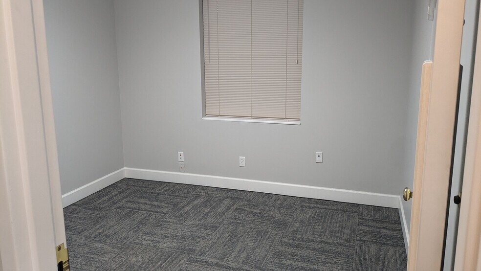 More Photos Of 2369-2371 Lakeview Dr, Dayton Office For Lease