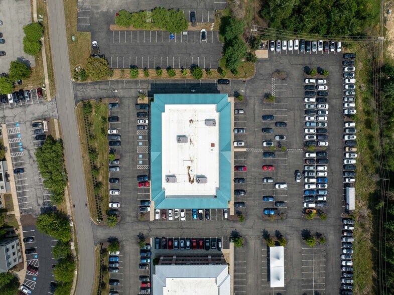 More Photos Of 8000 Brooktree Rd, Wexford Medical For Lease