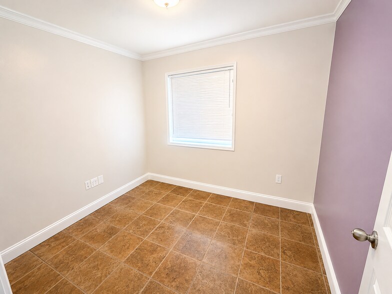 More Photos Of 1097 S Lapeer Rd, Oxford Office For Lease