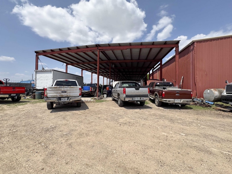 More Photos Of 5103 US Highway 59, Laredo Warehouse For Sale