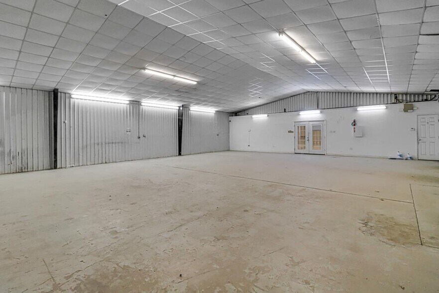 More Photos Of 3911 Brazos Ave, Odessa Warehouse For Sale