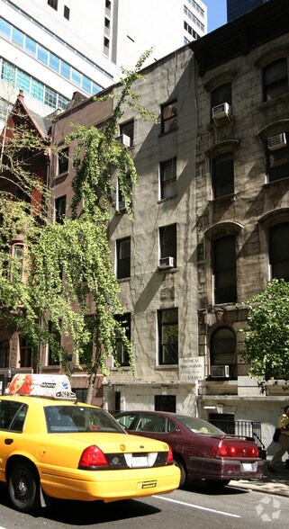 More Photos Of 113 E 39th St, New York Apartments For Sale