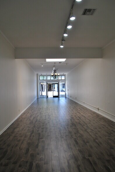 More Photos Of 375-391 E Main St, Ventura Storefront For Lease