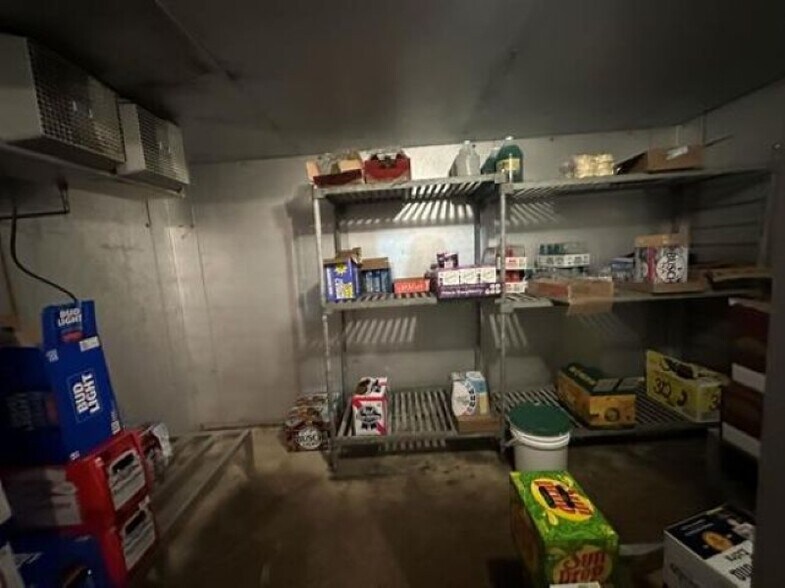 More Photos Of 1219 Main St, Gresham Bar For Sale
