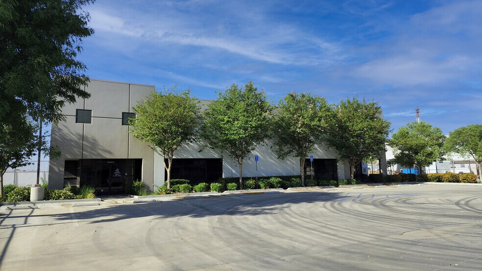 Primary Photo Of 3441 Landco Dr, Bakersfield Unknown For Lease