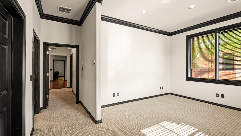 More Photos Of 14000 N Western Ave, Edmond Office For Sale