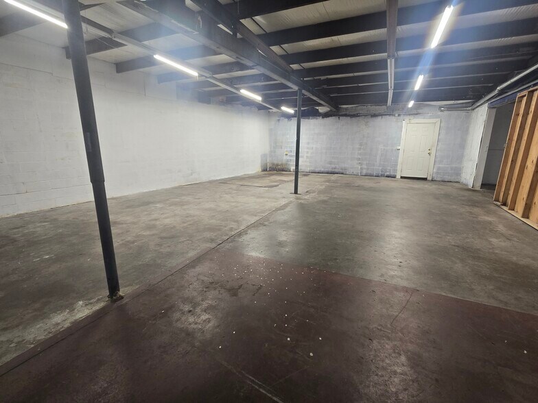 More Photos Of 124 W Winchester St, Gallatin Light Manufacturing For Lease